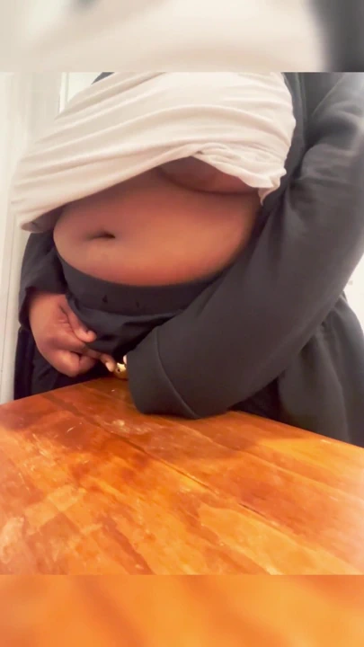 Paskalya yumurtası az önce bir piliç tarafından sikildi! | Klip 2