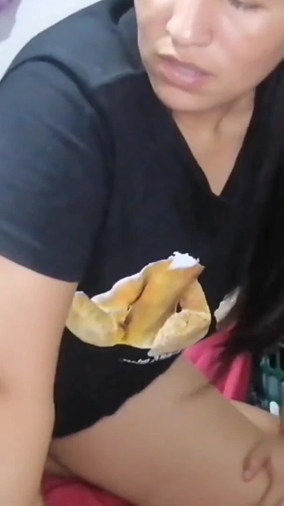 "En iyi arkadaşımın üvey erkek kardeşi sıkı amcığımı büyük yarağıyla dolduruyor"dan paylaşmalı an.