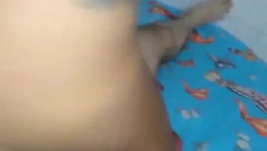 Büyük doğal memeli 18 yaşındaki kız sert sikişmeyi seviyor