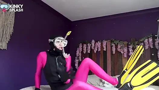 Gizli ajan Lucy'nin görünmezlik kıyafeti neopren ve saten misyon kıyafeti