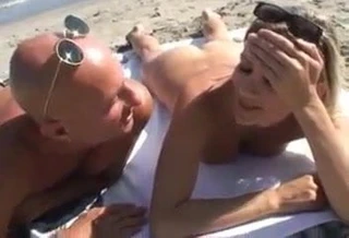 Karısının kumsalda paylaşımından daha güzel ne olabilir?