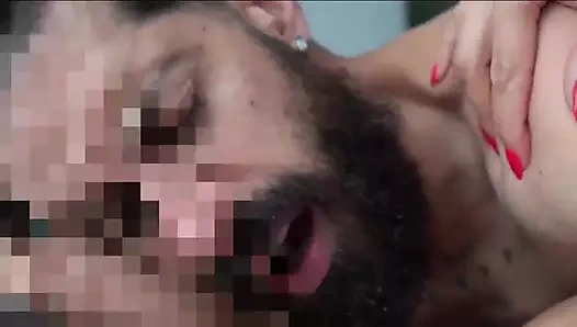 Muhteşem bir yabancıyla anı yaşıyor