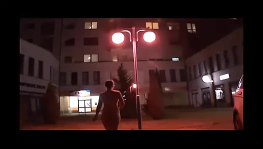 – Sokakta tamamen çıplak