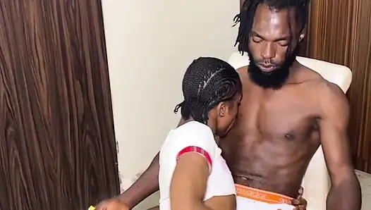 Onunla ilk kez buluşmak için Abuja'ya gitti