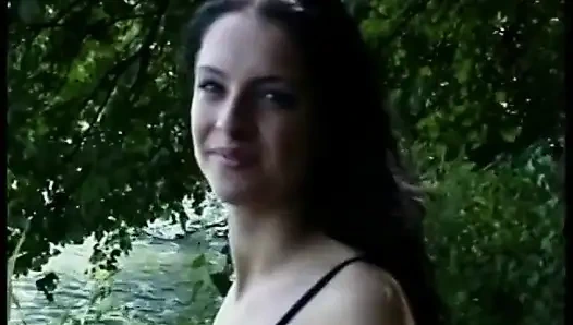 Esmer tatlı kız oyuncu seçmelerinde amcığını genişletiyor