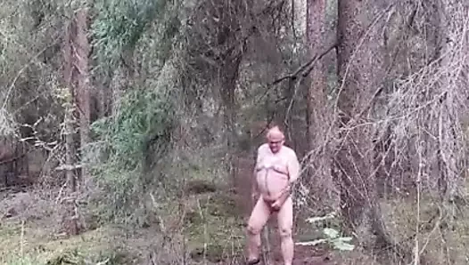Dede ormanda boşalıyor