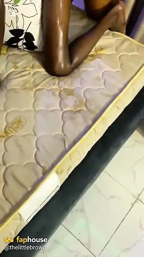 Twink Browny ile erotik dörtlü seks