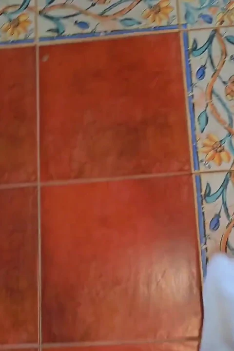 Mastürbasyon yapan vivifie, beni penis oyuncağımla mastürbasyon yaparken yakalıyor, bu yüzden beni alana kadar sikiyor