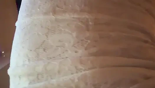 Azgın arkadaş komşum tarafından sikiliyor