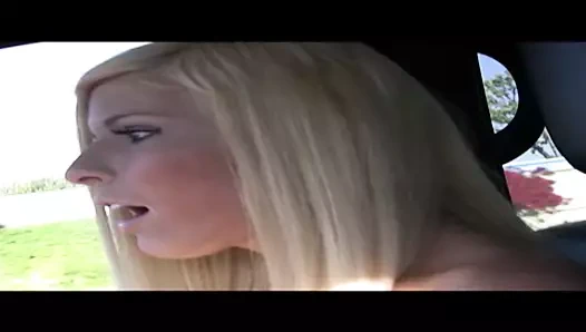 Blonde Schoenheit wird gefickt und das Arschloch massiert