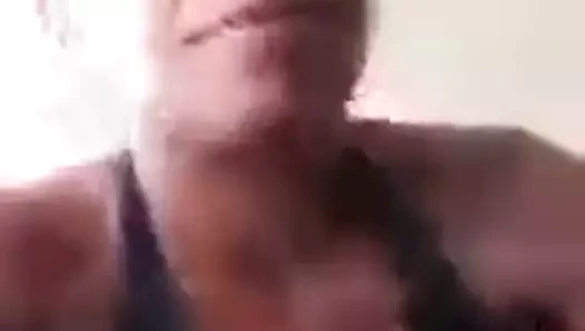 Seksi siyah kız selfiee 6.mp4 yapıyor
