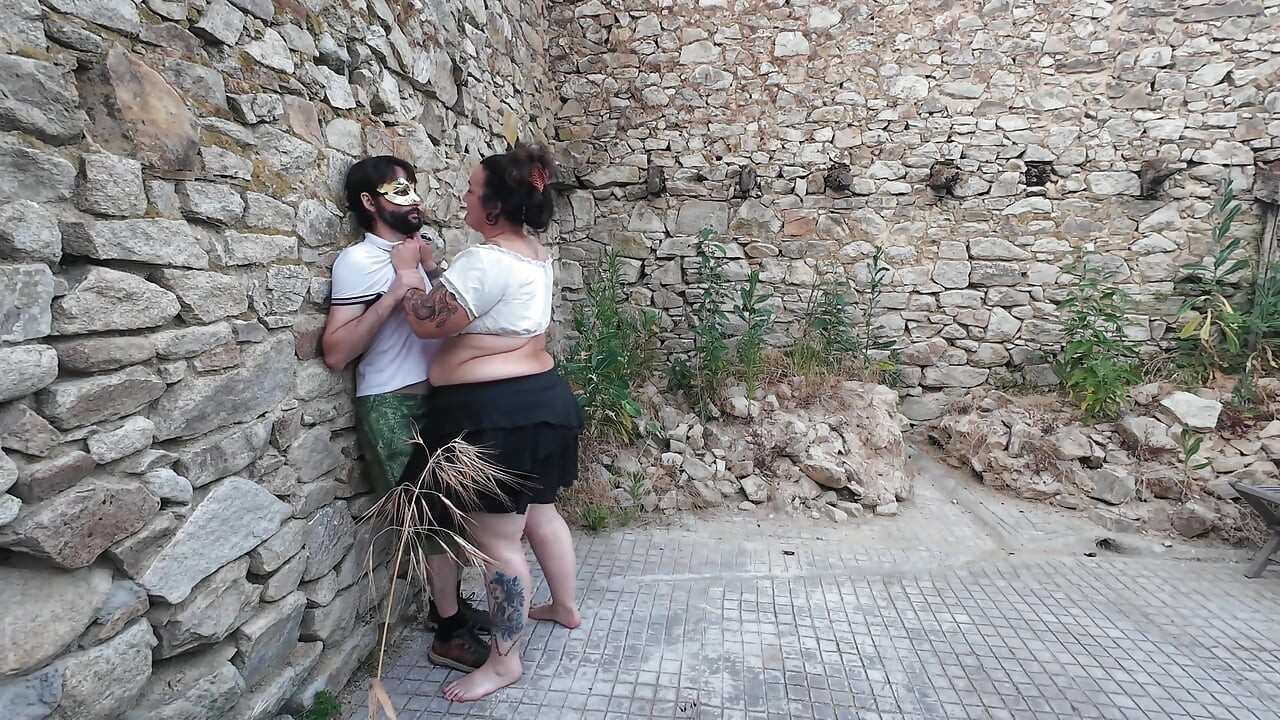 Taşıma ve ödül 6 - güçlü iri güzel evli kadın yaka kaldırma, duvara hakimiyet, kenar ve yüze oturma