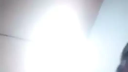 Türkiye'de kamera üzerinde vücudunu gösteren kız