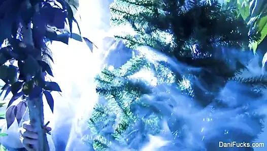 Küçük kırmızı başlıklı kız büyük kötü kurt tarafından becerdin alır