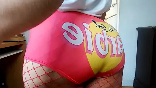 ganimet şortumu yukarı çekerek