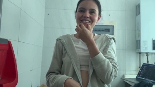 Lezbiyenler iç çamaşırlarıyla sevişiyor Calvin Klein