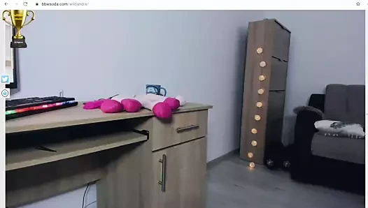 Bbw shakes ona büyük göt üzerinde kam