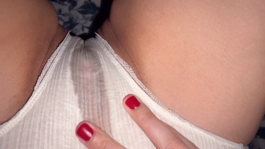 Heyecanla ıslanmış kadın külotu bakmayı seviyor musun?