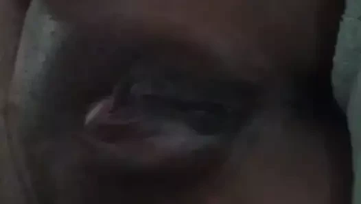 Sam deri kemer ile onu kedi cezalandırıyor