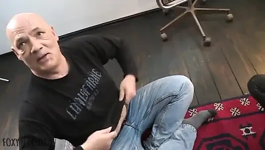 Tatlı Natalie, Egon tarafından ömür boyu alınmayı sever