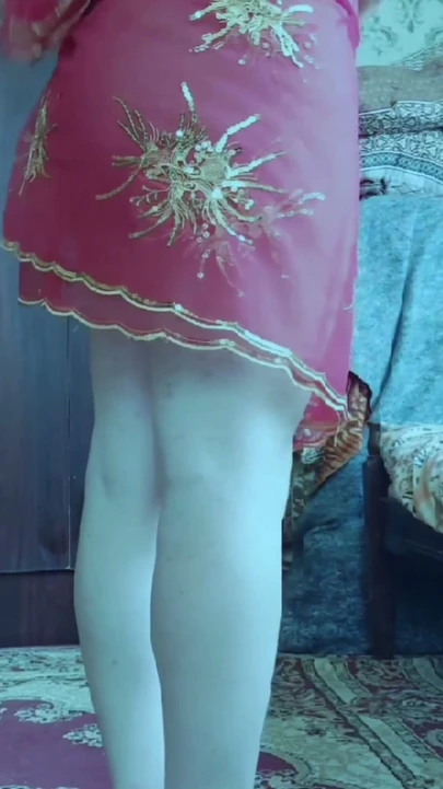 Kırmızı göbek dansçısı etek ateşli beyaz kadın egemen transseksüel travesti travesti kadın kılıklı kadın kılıklı sevimli oğlandan kıza | Klip 2