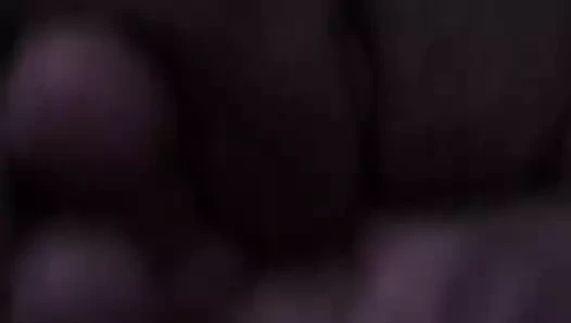 Speckfotze spritzt ab wenn sie hart gefingert wird