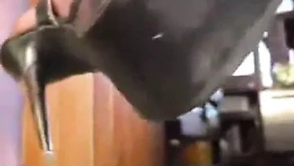 Topuklu ayakkabılarımı yala