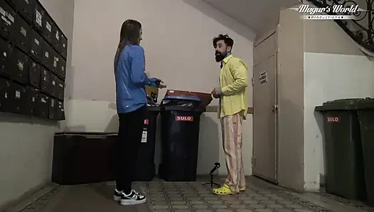 Lili Charmelle'in ev arkadaşlarıyla sikişirken kamera arkası