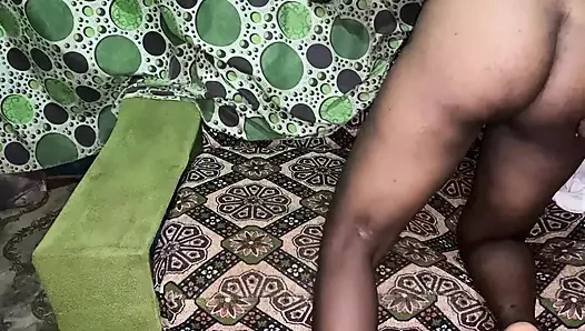 Onu üvey erkek kardeşimin evinde sikiyorum