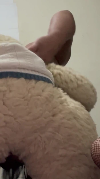 Сногсшибательный момент из "Я трахнула своего папочки-мишку"