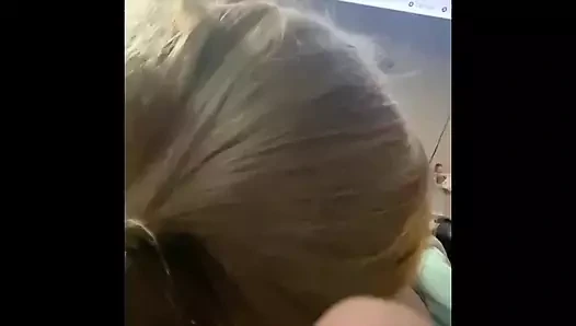 Güzel pembe süper sıkı amcık sert ve sert sikiliyor