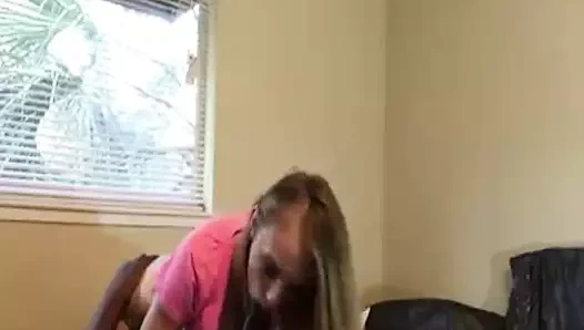 Dik sluts ilk oral seks ile bir siyah horoz