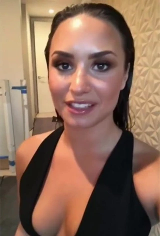 Demi Lovato cleavage