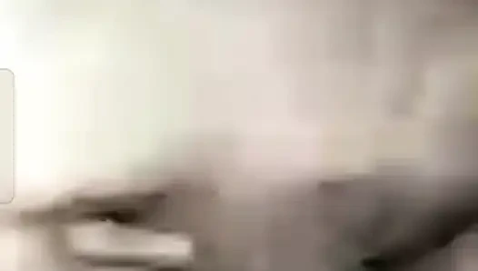 Sakso yüksek sınıf Delhili kız görüntülü görüşme sakso çekiyor.