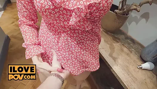 Ayak fetişi ve sikiş sahnesinde lüks kızı sikiyor