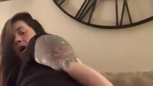 Sevdiğimi bildiği şekilde alay ediyor