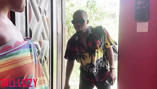 Lagos'ta iş aramak için beni ziyarete gelen erkek arkadaşım şimdi amcığıma hizmet ediyor