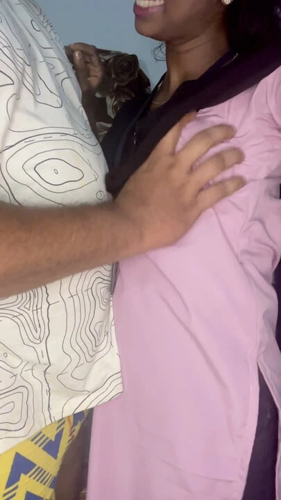 Hintli bakire kız öğrenci ilk kez anal seks yapıyor