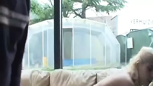 Azgın Alman sürtükler sert amcık sikişinin tadını çıkarıyor