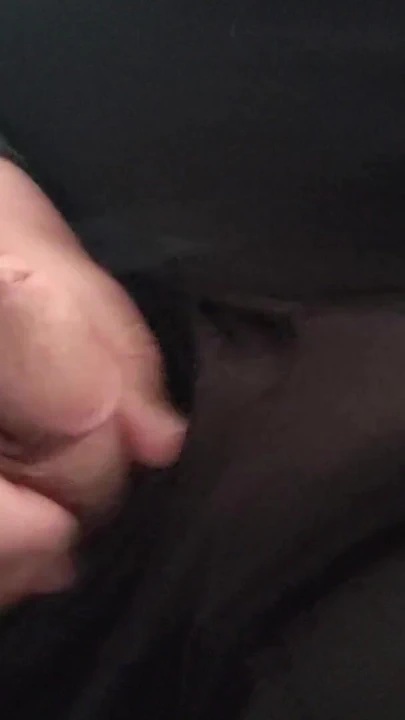 Superchub oturuyor ve vuruş yapıyor (yakın çekim boşalma) | Klip 1