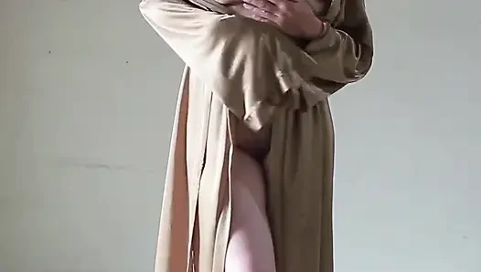 Yeni hiper hintli kız duş almaya ve colmek'e hazır