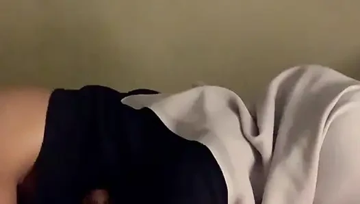 Sessizce üvey kız kardeşimin yarağını sikiyorum