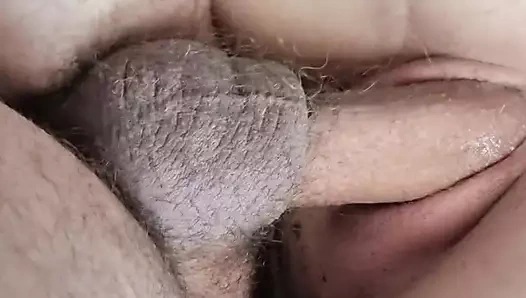 Güney Afrikalı kız yarağa biniyor ve dölleniyor