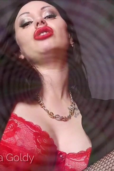 İyi bir kız gibi boşalmak çok doğru hissettiriyor. Doğana karşı koyamiyorsun. İyi bir kız olmalısın
