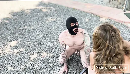 İki acımasız dommes tarafından eski moda bir aşağılama