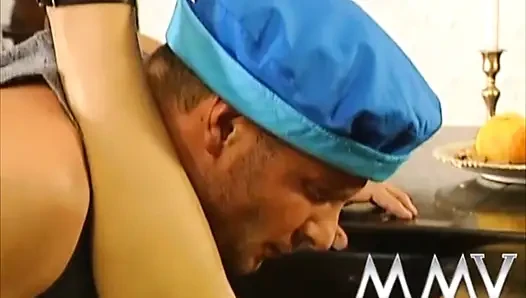 Ateşli kız iki kez sikiliyor