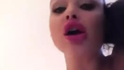 Oynama ona büyük göt ve büyük göğüsler ile ıslak kedi