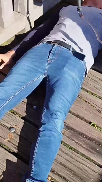 Захватывающий момент из "Дама-гэнгбэнг из студенческого общества шлюшки Vera Jarw и хуище Jock Haze их учительница в диком тройничке"