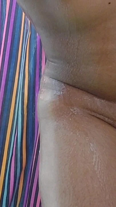 Обязательный для обмена момент из "Как подрочить - Трахаю пальцами мою киску в душе, женская мастурбация в душе"