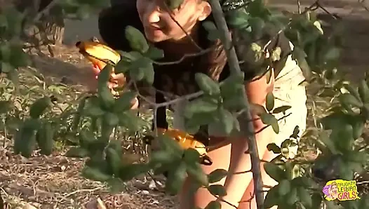 Dışarıda eğlenceden sonra temizlik ateşli esmerler için şimdiye kadarki en iyi lezbiyen üçlü sekse dönüşüyor